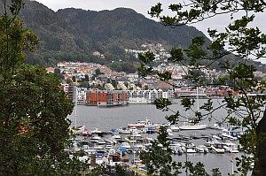 NORWEGIA: BERGEN – MIASTO WŚRÓD WZGÓRZ I FIORDÓW
